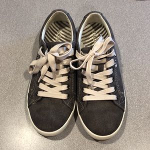 Taos canvas sneakers, size 6.5. Taupe color.